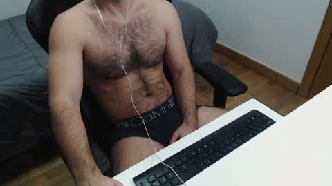 Snapshot of myhairymacho chatting on 01/07/25, 04:39 Juan  OF  myhairymacho online show from 01/07/25, 04:39