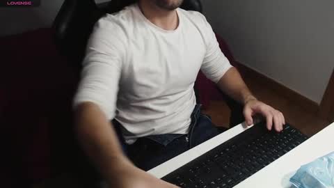 Snapshot of myhairymacho chatting on 03/09/25, 01:35 Juan  OF  myhairymacho online show from 03/09/25, 01:35