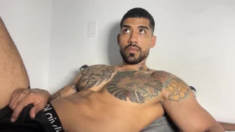 Snapshot of myke_esthetic chatting on 10/15/25, 05:51 Myke esthetic online show from 10/15/25, 05:51