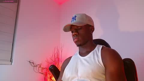 Snapshot of mylowallacee chatting on 02/08/25, 01:22 Mylo Wallace online show from 02/08/25, 01:22