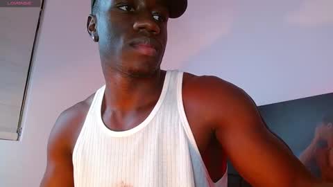 Snapshot of mylowallacee chatting on 02/11/25, 10:39 Mylo Wallace online show from 02/11/25, 10:39