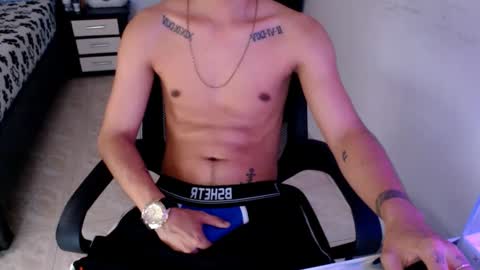 Snapshot of mysteryboy_thin16 chatting on 02/11/25, 11:01 mysteryboy_thin16 online show from 02/11/25, 11:01
