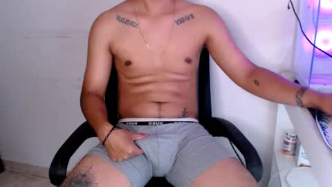 Snapshot of mysteryboy_thin16 chatting on 10/11/25, 09:35 mysteryboy_thin16 online show from 10/11/25, 09:35