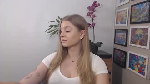 Erica online show from 03/11/25, 08:20