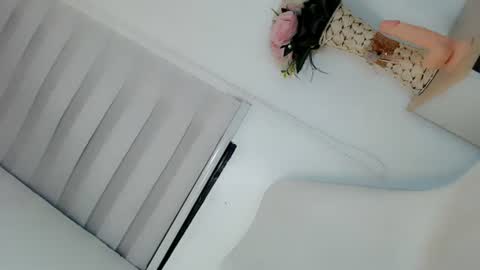 Snapshot of mysticofcum22 chatting on 01/17/25, 07:38 Krestine online show from 01/17/25, 07:38