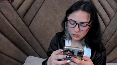 Snapshot of mythicall_girll chatting on 11/15/25, 02:53 mythicall_girll online show from 11/15/25, 02:53