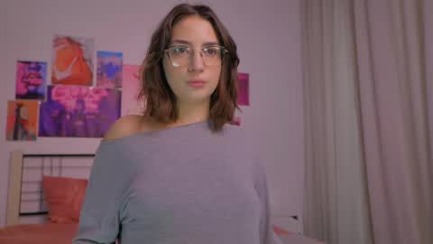 Snapshot of naalani chatting on 02/18/25, 06:04 Naalani online show from 02/18/25, 06:04