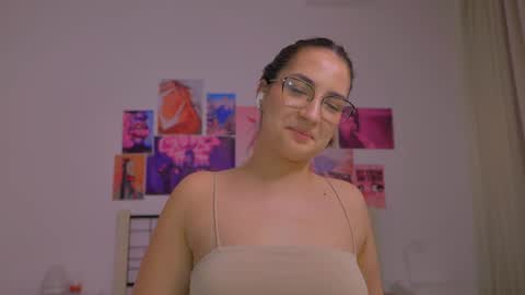 Snapshot of naalani chatting on 02/27/25, 01:07 Naalani online show from 02/27/25, 01:07