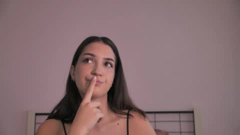 Snapshot of naalani chatting on 09/19/25, 06:37 Naalani online show from 09/19/25, 06:37