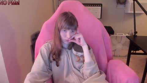 Snapshot of nacmar chatting on 10/07/25, 09:28 Natalie Marlo online show from 10/07/25, 09:28