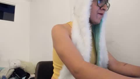 Nadia Clara online show from 11/25/25, 07:52