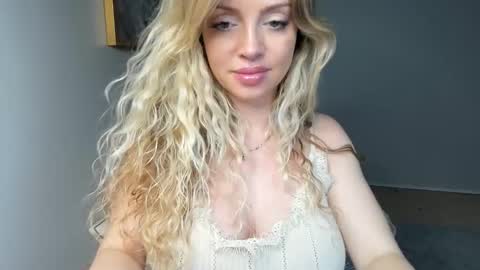 Snapshot of nadyasoft chatting on 01/15/25, 04:43 Nadyasoft online show from 01/15/25, 04:43