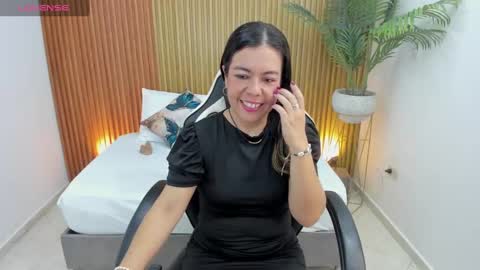Snapshot of nahia_13 chatting on 01/31/25, 12:07 N A H I A online show from 01/31/25, 12:07