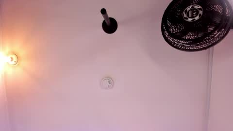 Snapshot of nahia_low chatting on 12/18/24, 08:20  Valeria  online show from 12/18/24, 08:20