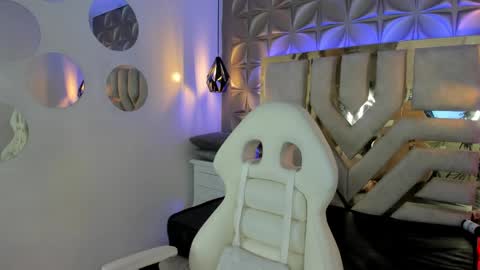 Snapshot of nahia_low chatting on 12/19/24, 02:34  Valeria  online show from 12/19/24, 02:34