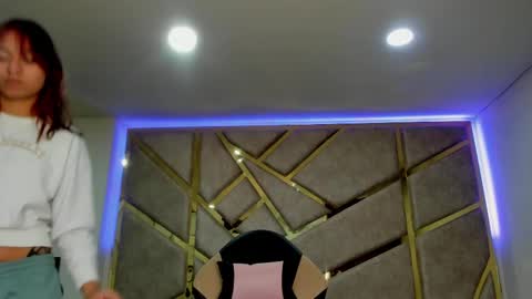 Snapshot of nahia_low chatting on 02/20/25, 03:01  Valeria  online show from 02/20/25, 03:01