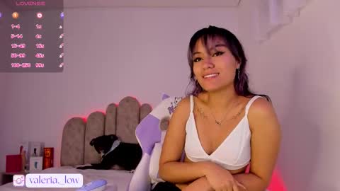 Snapshot of nahia_low chatting on 10/29/25, 03:09  Valeria  online show from 10/29/25, 03:09