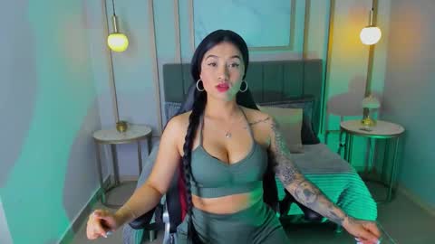 nahome_kuperth online show from 10/12/25, 04:33