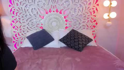 Nahomi online show from 10/17/25, 07:49