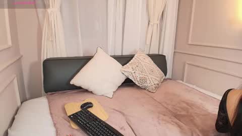 Nahomi online show from 11/04/25, 08:08