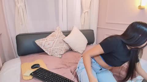 Nahomi online show from 11/15/25, 07:54