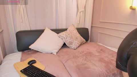 Nahomi online show from 11/18/25, 08:02