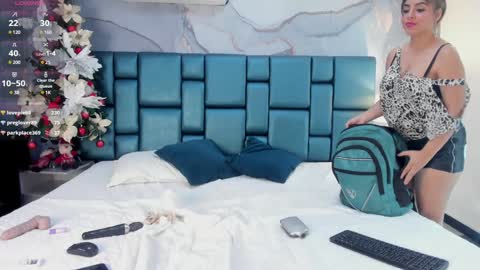 Nahomi online show from 12/17/24, 01:50