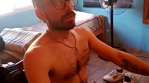 Snapshot of nahudng chatting on 11/23/25, 02:17 Nahuel argentino hetero online show from 11/23/25, 02:17