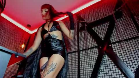 Naila online show from 10/31/25, 03:13