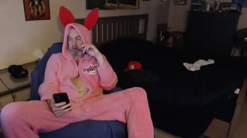 Snapshot of nakedmonkey chatting on 12/18/24, 02:53 nakedmonkey online show from 12/18/24, 02:53