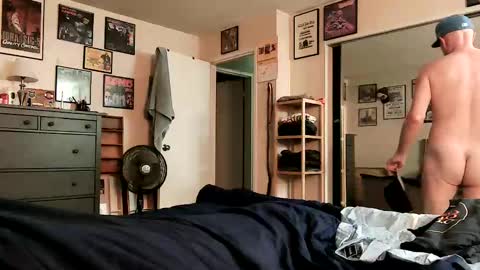 Snapshot of nakedmonkey chatting on 10/28/25, 07:49 nakedmonkey online show from 10/28/25, 07:49