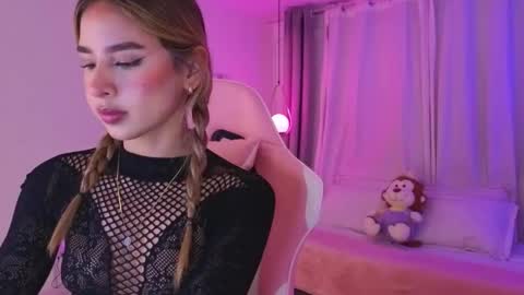 Snapshot of nallahh_ chatting on 11/10/25, 03:49 Nallah online show from 11/10/25, 03:49