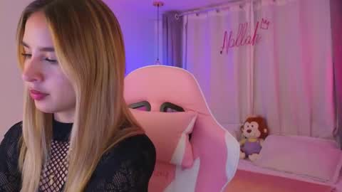 Snapshot of nallahh_ chatting on 11/21/25, 04:00 Nallah online show from 11/21/25, 04:00