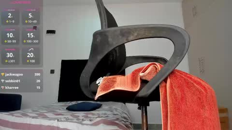 Snapshot of namelesss_xxx chatting on 03/06/25, 12:09 pervert online show from 03/06/25, 12:09