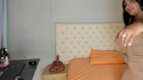 nami_sam online show from 10/14/25, 02:18