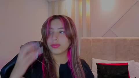 nami_sweet_ online show from 10/13/25, 12:38