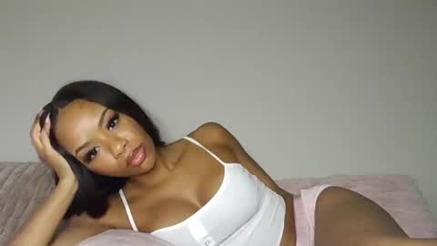 Snapshot of nanneyrose chatting on 10/22/25, 07:19 Nanneypooh online show from 10/22/25, 07:19