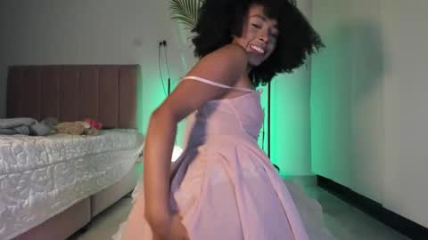 Snapshot of naomii1020 chatting on 10/06/25, 01:36 Naomii online show from 10/06/25, 01:36