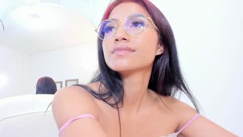 Snapshot of naomiiii__ chatting on 01/16/25, 04:49 naomiiii online show from 01/16/25, 04:49