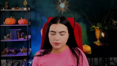 naomiwilsons online show from 10/31/25, 08:26