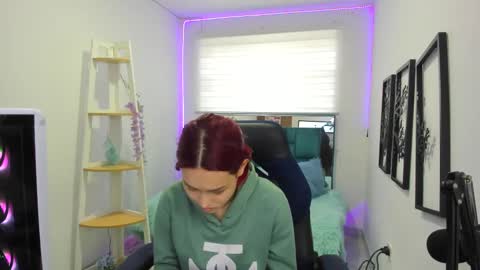 Snapshot of naomy_sex_69 chatting on 10/27/25, 07:40 naomy_sex_69 online show from 10/27/25, 07:40