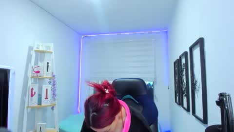 Snapshot of naomy_sex_69 chatting on 11/11/25, 01:49 naomy_sex_69 online show from 11/11/25, 01:49