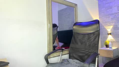 Snapshot of naomy_smithx chatting on 12/03/24, 11:57 Naomy Smith online show from 12/03/24, 11:57