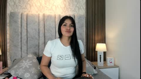 Snapshot of naomy_smithx chatting on 01/15/25, 07:23 Naomy Smith online show from 01/15/25, 07:23