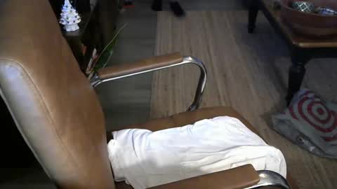 Snapshot of nareth338 chatting on 12/30/24, 05:48 nareth338 online show from 12/30/24, 05:48