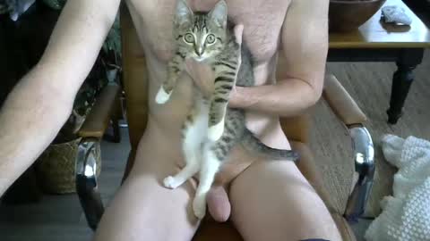 Snapshot of nareth338 chatting on 11/12/25, 05:35 nareth338 online show from 11/12/25, 05:35