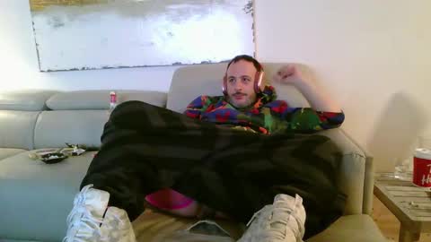 Snapshot of nassobout chatting on 01/01/25, 08:45 nassobout online show from 01/01/25, 08:45