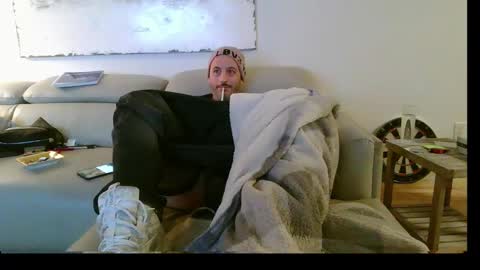 Snapshot of nassobout chatting on 02/17/25, 01:36 nassobout online show from 02/17/25, 01:36