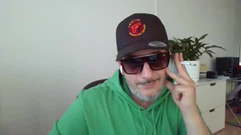 Snapshot of nassobout chatting on 09/10/25, 10:10 nassobout online show from 09/10/25, 10:10