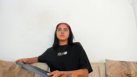 Snapshot of natalia_aguirre chatting on 10/14/25, 12:17 Naty online show from 10/14/25, 12:17